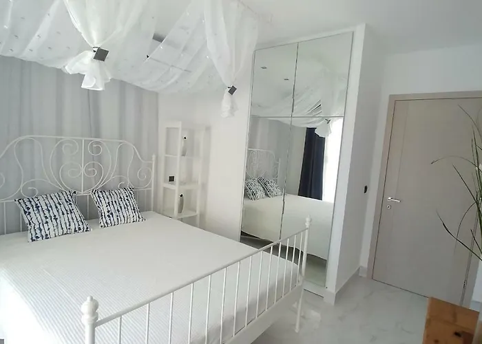 Opensky Pool Apartment *