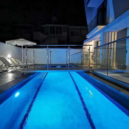 Opensky Pool *